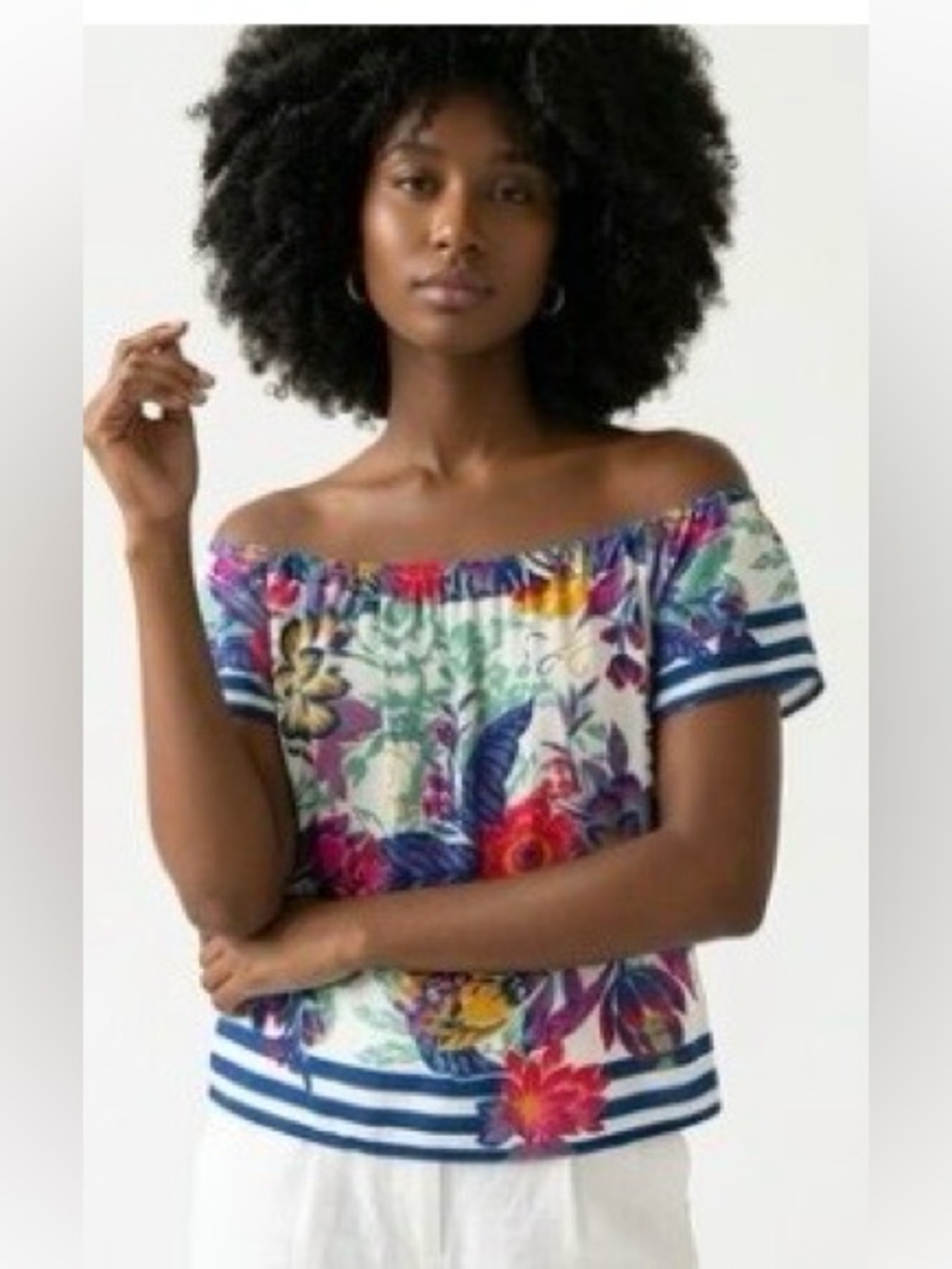 Flying Tomato floral off the shoulder blouse. Great condition.